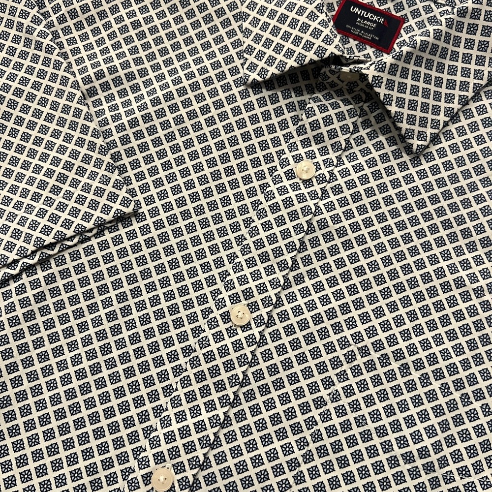 UNTUCKit Slim Fit Geometric Print Men’s Shirt in Blue and White